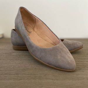 Life Stride gray flats